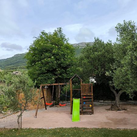 Home Away From Home With Outdoor Pool, Botanical Garden And A Beautiful Sea View Kaštela Exterior foto