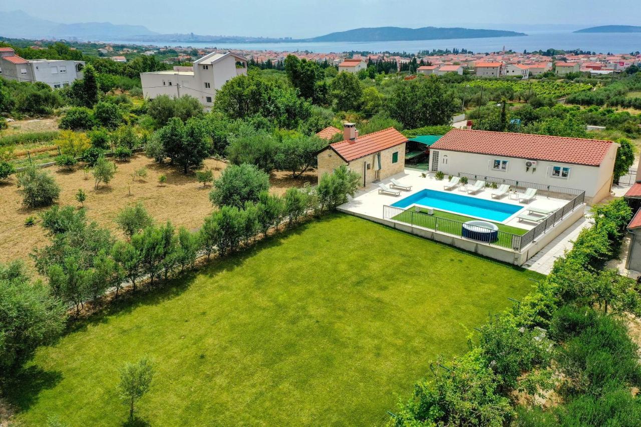 Home Away From Home With Outdoor Pool, Botanical Garden And A Beautiful Sea View Kaštela Exterior foto