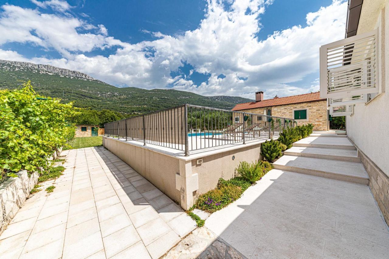 Home Away From Home With Outdoor Pool, Botanical Garden And A Beautiful Sea View Kaštela Exterior foto