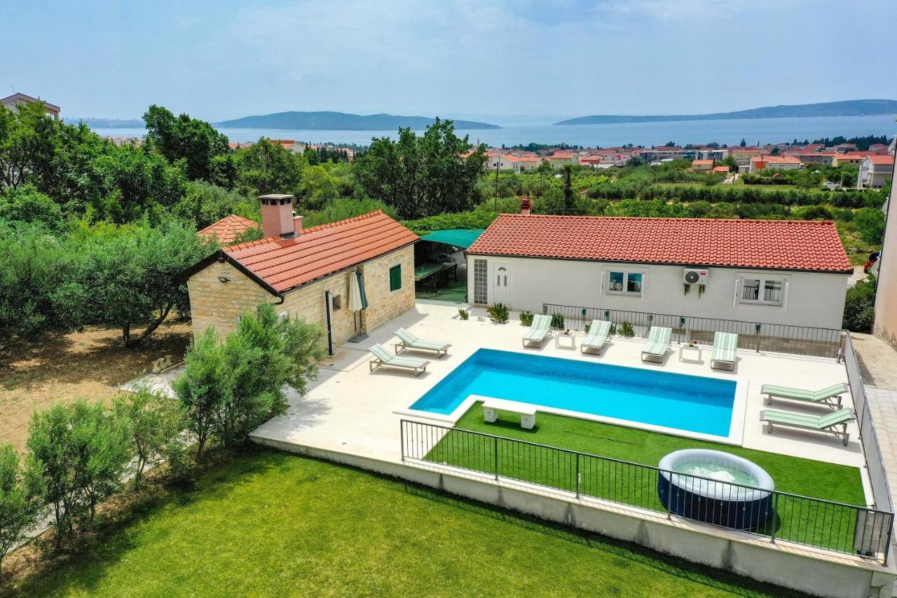 Home Away From Home With Outdoor Pool, Botanical Garden And A Beautiful Sea View Kaštela Exterior foto
