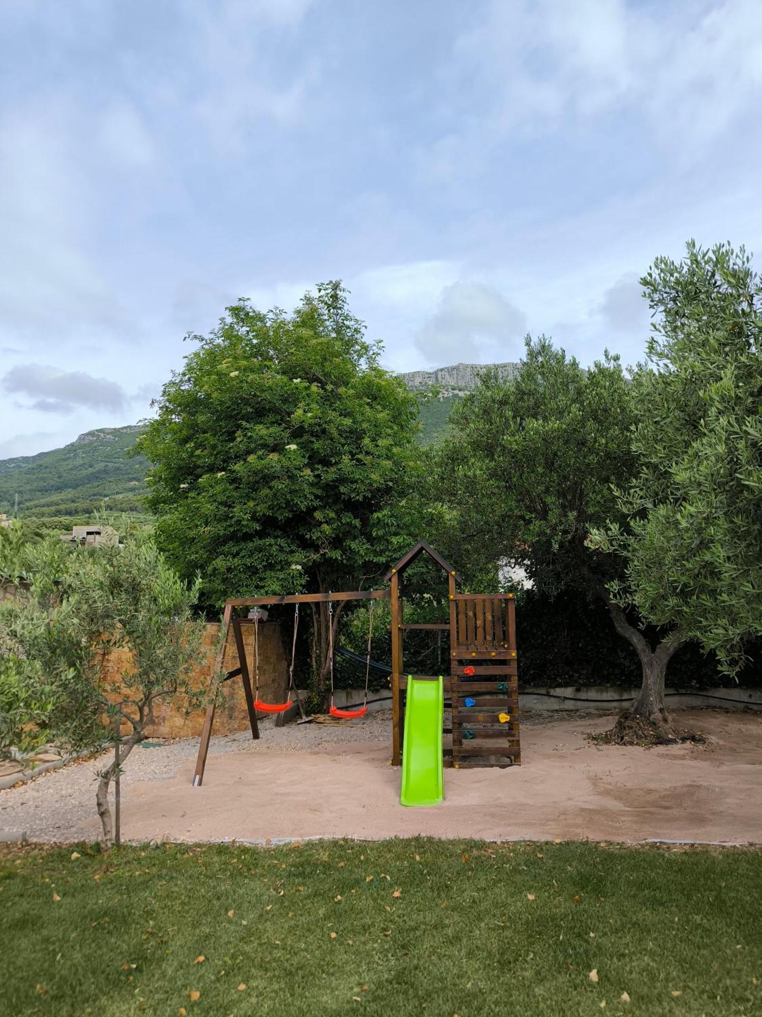 Home Away From Home With Outdoor Pool, Botanical Garden And A Beautiful Sea View Kaštela Exterior foto