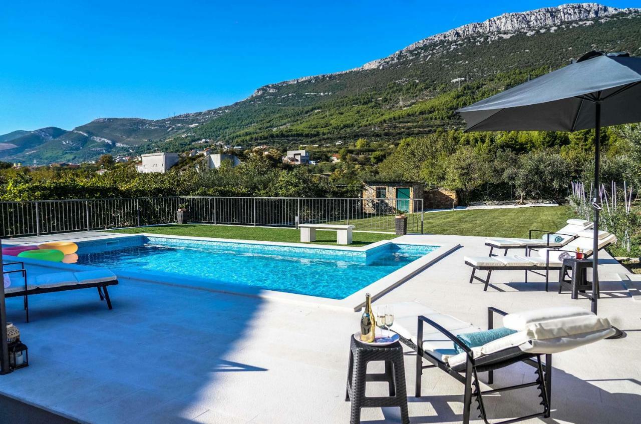 Home Away From Home With Outdoor Pool, Botanical Garden And A Beautiful Sea View Kaštela Exterior foto