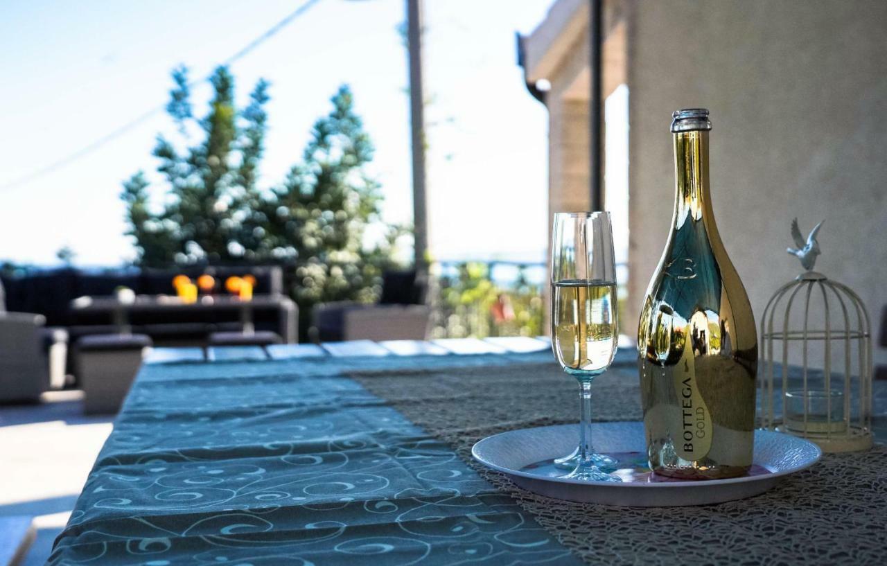 Home Away From Home With Outdoor Pool, Botanical Garden And A Beautiful Sea View Kaštela Exterior foto