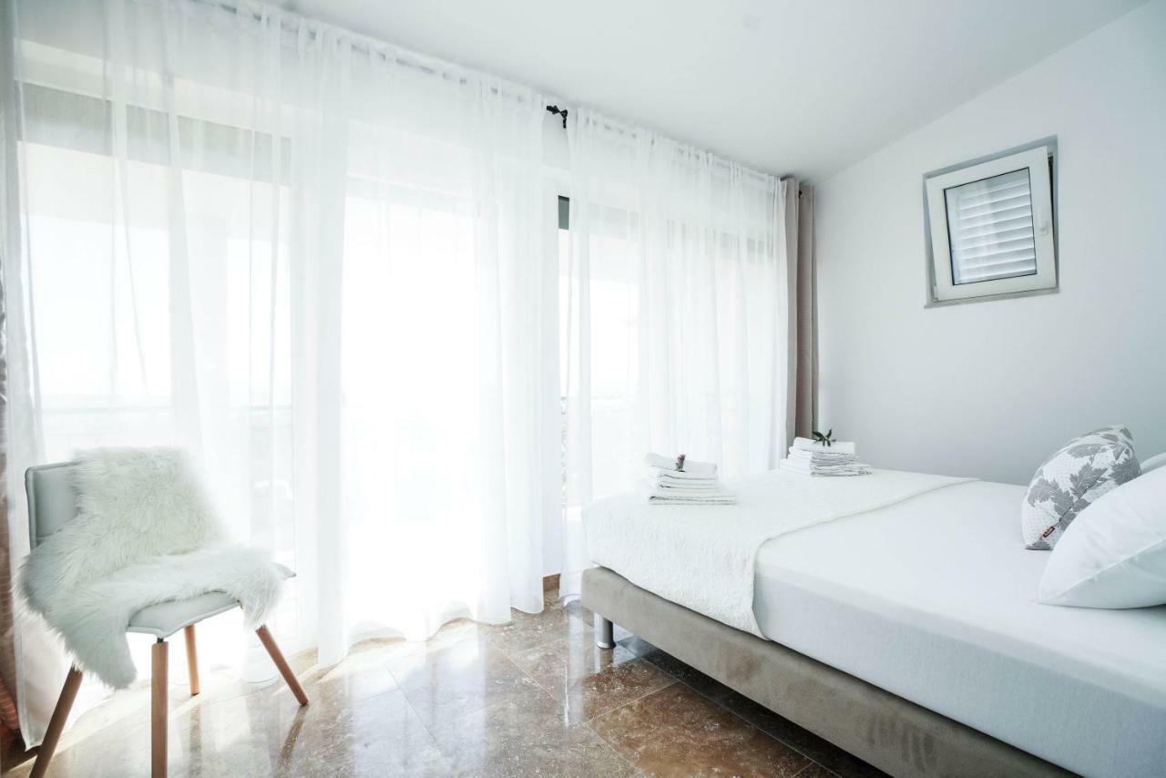 Home Away From Home With Outdoor Pool, Botanical Garden And A Beautiful Sea View Kaštela Exterior foto
