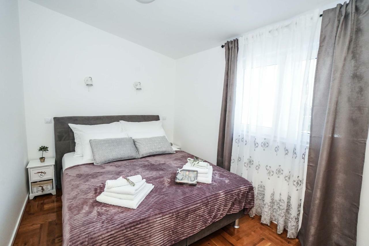 Home Away From Home With Outdoor Pool, Botanical Garden And A Beautiful Sea View Kaštela Exterior foto