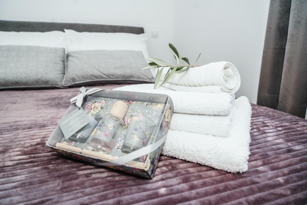 Home Away From Home With Outdoor Pool, Botanical Garden And A Beautiful Sea View Kaštela Exterior foto