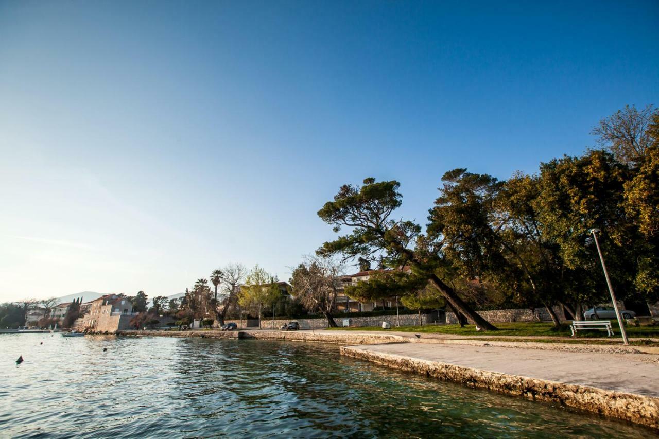 Home Away From Home With Outdoor Pool, Botanical Garden And A Beautiful Sea View Kaštela Exterior foto
